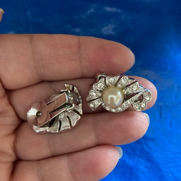 Vintage Avon Earrings Rhinestones and Faux Pearl, Clip On, Silver Tone - Picture 3 of 6